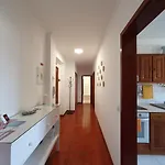 Lousa's Brown & White Apartment *