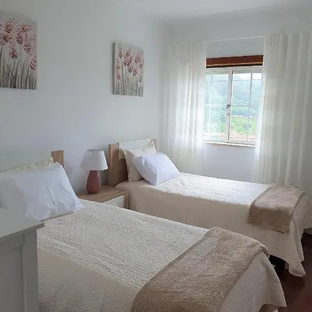 Lousa's Brown & White Appartamento *