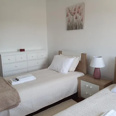 Apartment Lousa's Brown & White