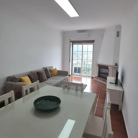 Lousa's Brown & White Appartamento *