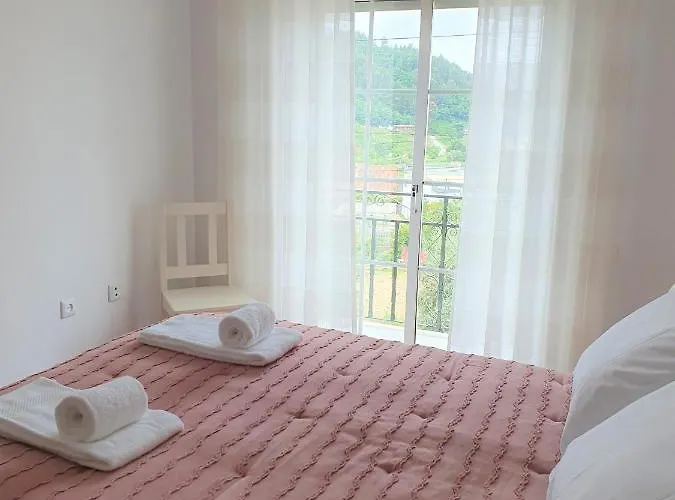 Lousa's Brown & White * Lousã