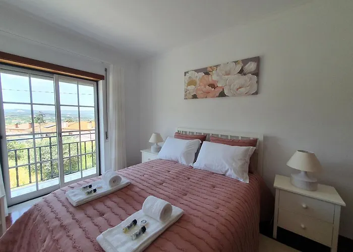 Lousa's Brown & White