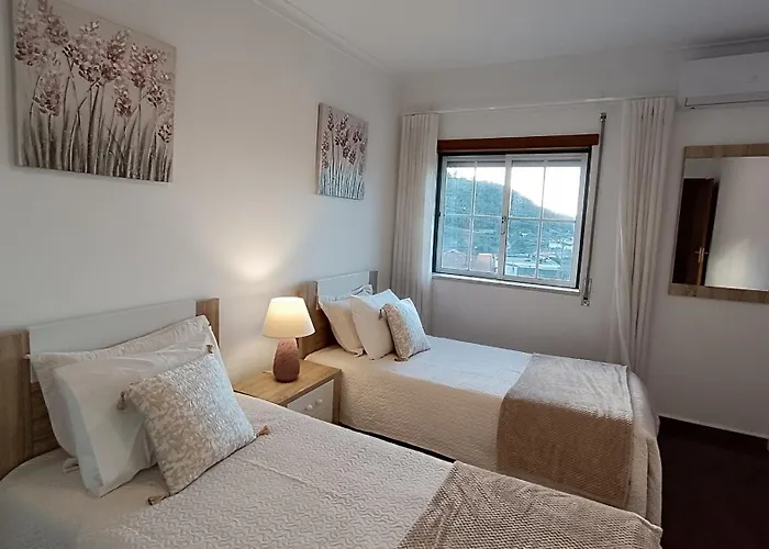 Lousa's Brown & White Appartement