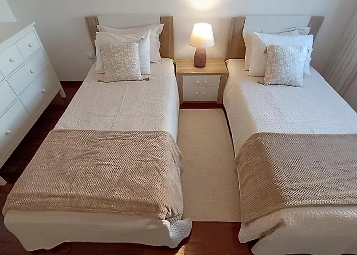 Lousa's Brown & White Appartement *